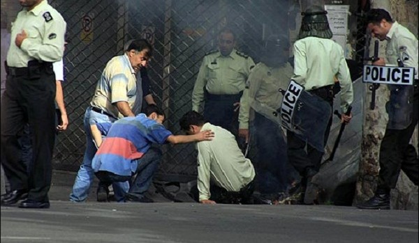 IRAN: LES MANIFESTATIONS CONTINUENT IRAN: LES MANIFESTATIONS CONTINUENT